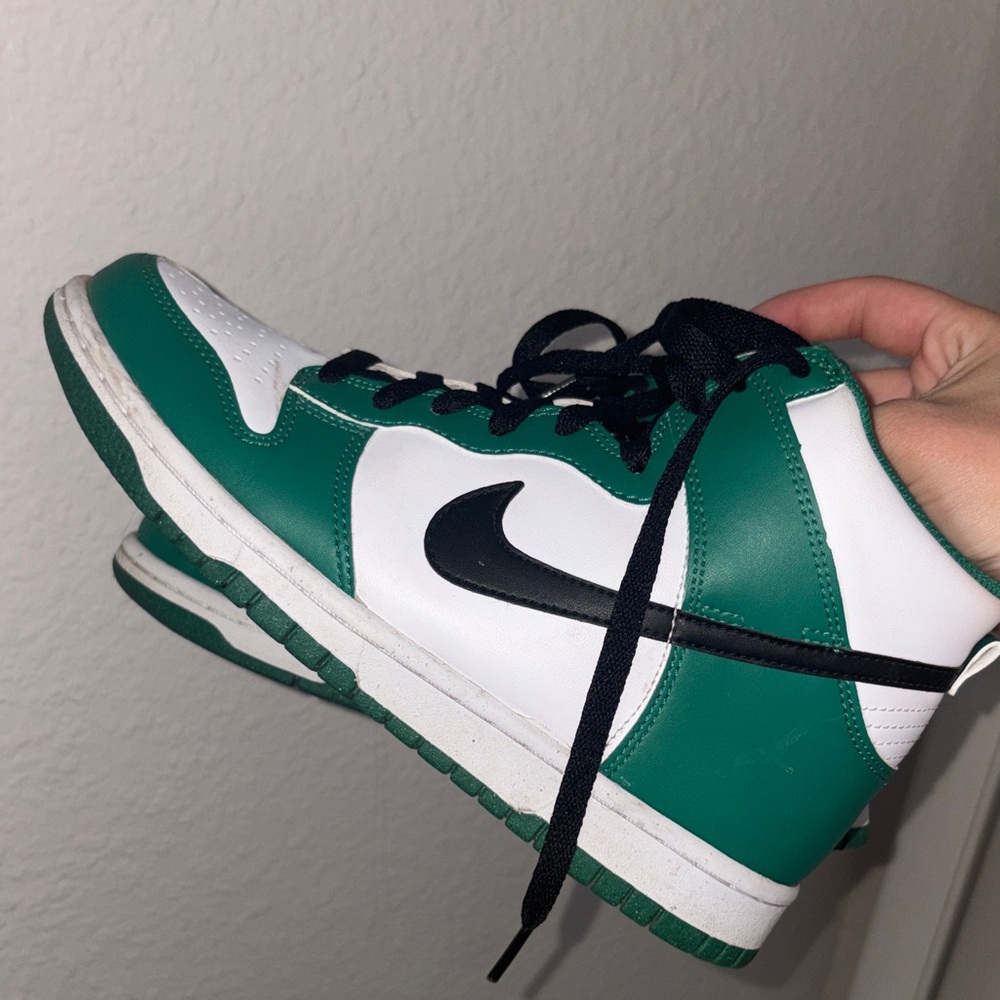 Nike High-Top Dunk in Green, White & Black